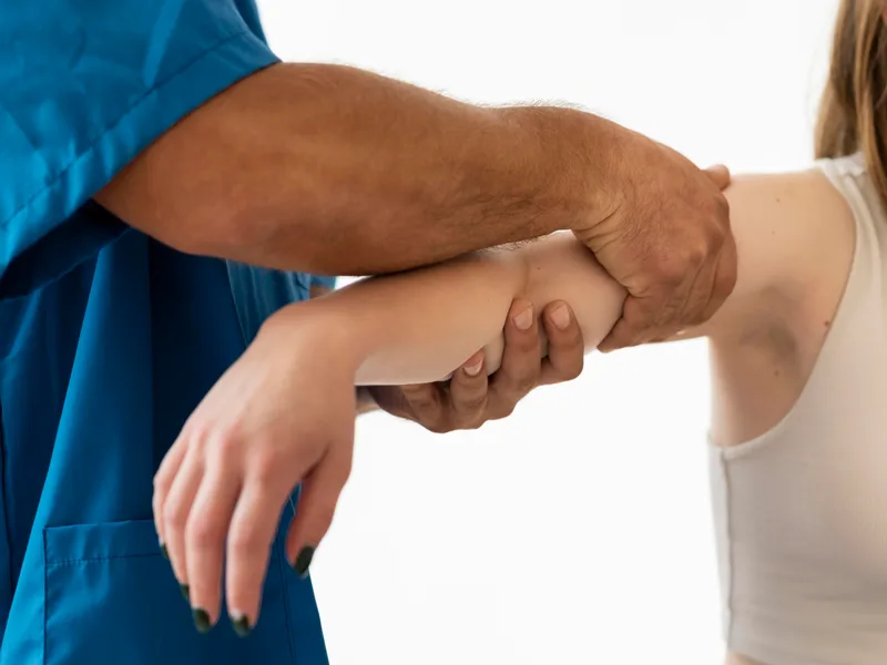 Chiropractic care for elbow pain at Embrun Chiropractic Clinic in Embrun