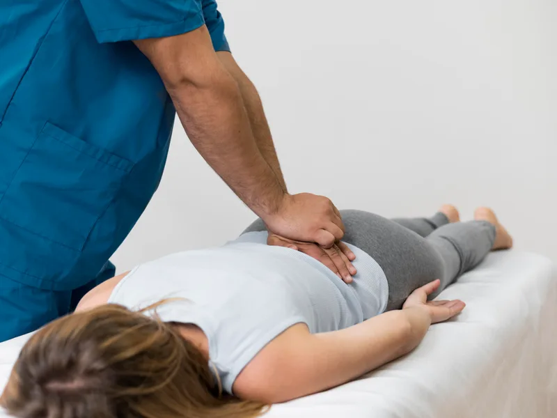 How Embrun Chiropractic Clinic treats hip pain in Embrun
