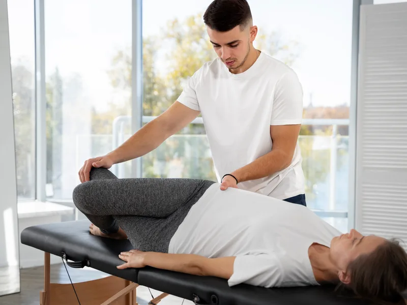 Embrun Chiropractic Clinic treating hip pain in Embrun