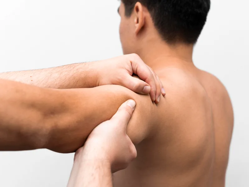 How Embrun Chiropractic Clinic treats rotator cuff injury in Embrun